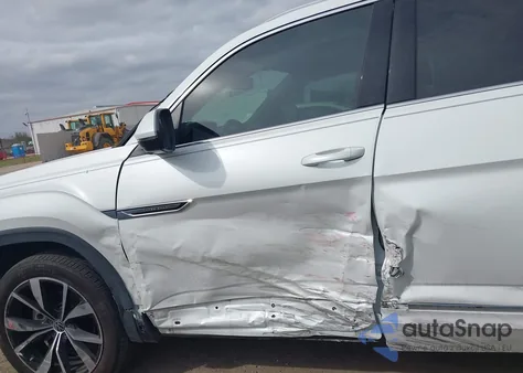 2024 Volkswagen Atlas Cross Sport 2.0T Sel Premium R-Line z USA, uszkodzony, nr VIN 1V2FE2CA8RC249717